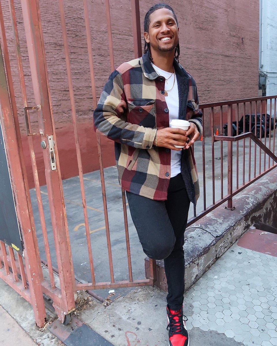 HTLuckybs's tweet image. #Reminder: Start the day with YOU—always. 

☕️ &amp;amp; a 😬 are also accepted! 
.
.
.
.
.
.
.
.
. 
#calstatela #lagalaxy #laclippers #lakings #emcee #host #nike #activewear #fitnesswear #fitfam #model #naturalhair #dtla #losangeles #tracknation #sheamoisture #afrolatino #afrolatina