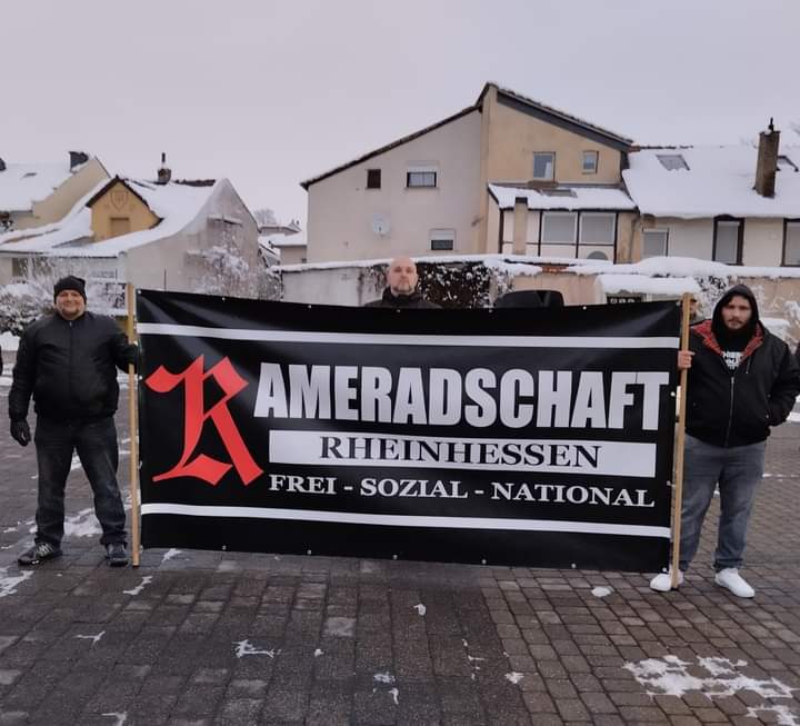 KameradschaftRh's tweet photo. Ob's stürmt oder schneit, ob die Sonne uns lacht...
#az2101 
Reichsgründung 2023 in Alzey🖤🤍❤️

#Deutschesreich #Bismarck
#Rheinhessen #Kameradschaft 
#NPD #DIERECHTE https://t.co/t6aGrx3096
