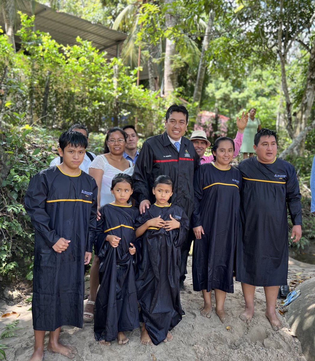 janura7's tweet image. La Iglesia en la Misión Nor Oriental en un día de fiesta bautismal, llevando nuevos discípulos a los pies de Jesús. Vamos con Fe!! 🙏
#RID 
#ElPoderDelaEsperanza 
#ÉnfasisMisioneros