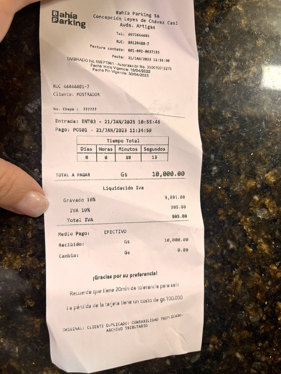 laribenitez's tweet photo. Gs. 10.000 por estacionar 40 minutos para que mi hija que es asegurada, se haga una radiografia. ES UNA ESTAFA. https://t.co/cH5cMxtiH0