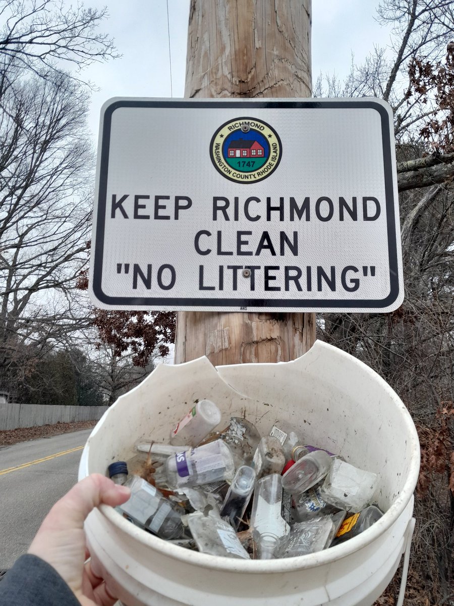 One person, 45 minutes, 5 gallon bucket, only half of Stilson Road, Richmond. Just wait until you see what happens when everyone brings their 50ml bottles. 

Thank you to everyone who showed up today!

#passthebottlebill #littercleanup #richmondri