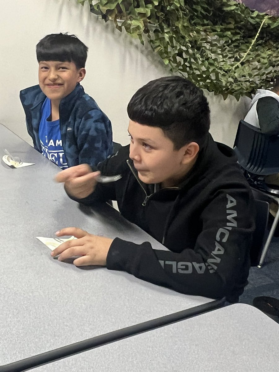 RangeElementary's tweet image. More astronaut food taste testing fun🤣🤣 @mesquiteisdtx @NASA