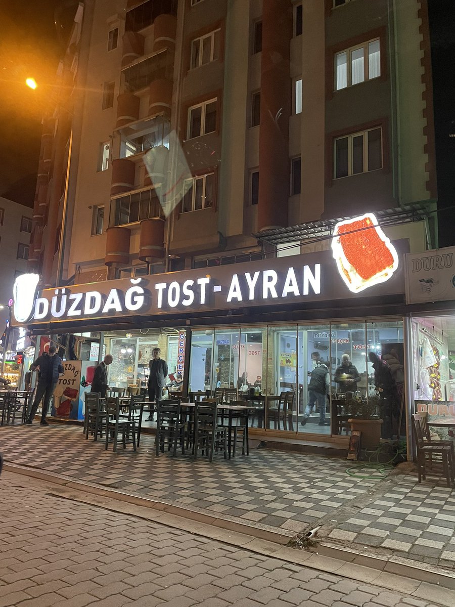 Dogac35's tweet photo. Sırdar tost yedik, selamları var :) @nihatsirdar https://t.co/nOPrbho1ez