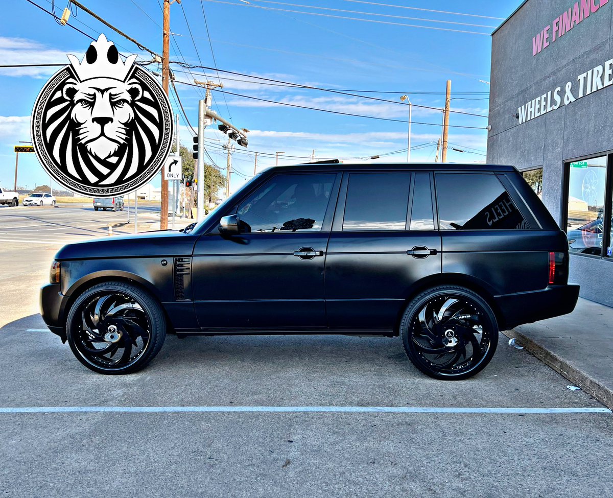 kingswheels2's tweet photo. 2012 Range Rover on all black 26” Artis Spada’s, and all wrapped up in 255/30R26 Versatyre! #KingsWheels2 #SuspensionSpecialists #LandRover #RangeRover #ArtisWheels #Spada #Versatyre #Texas #Dallas #GreedyGrove #Buckner https://t.co/ZM39MSYSb4
