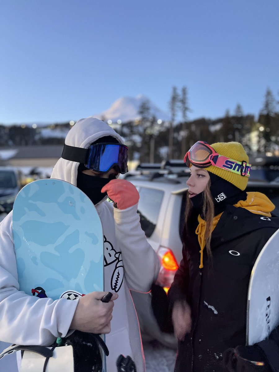 Blue bird days with my girl and blunts is all I need🫶🏻