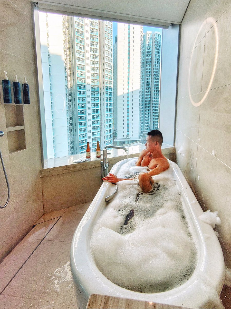 BenniPosenov's tweet photo. Kung Hei Fat Choi
兔年快樂
#HappyLunarNewYear2023 
#TheYearOfTheRabbit 
#BubbleBathAddict
#BathWithAView
#FourPointsBySheratonTungChung
#MarriottBonvoy #StaycationHongKong
#恭喜發財 #兔年快樂 #我愛洗澡 https://t.co/GzNwZXsumM