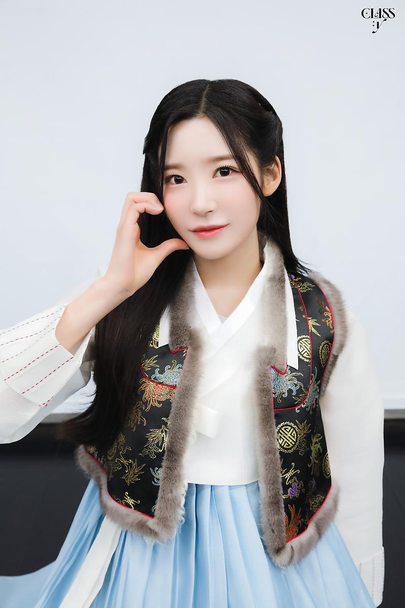 ⌜ 📷 #FOTO | 21.01.23 ⌟  Novas imagens da #HYUNGSEO para o Ano Lunar de 2023!

“Clike:y, por favor, cuide bem de mim este ano também ~ ❤️”

🔗 m.post.naver.com/viewer/postVie…

#명형서 #형서
#MYUNGHYUNGSEO 
#CLASSy #클라씨 <a href="/M25_CLASSy/">Awkwafina Shady Facts</a>