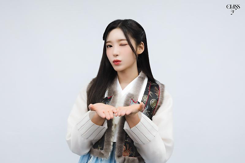 HyungseoBR's tweet photo. ⌜ 📷 #FOTO | 21.01.23 ⌟  Novas imagens da #HYUNGSEO para o Ano Lunar de 2023!

“Clike:y, por favor, cuide bem de mim este ano também ~ ❤️”

🔗 https://t.co/ykDNBPOdDP

#명형서 #형서
#MYUNGHYUNGSEO 
#CLASSy #클라씨 @M25_CLASSy https://t.co/cWJLSEKqcW