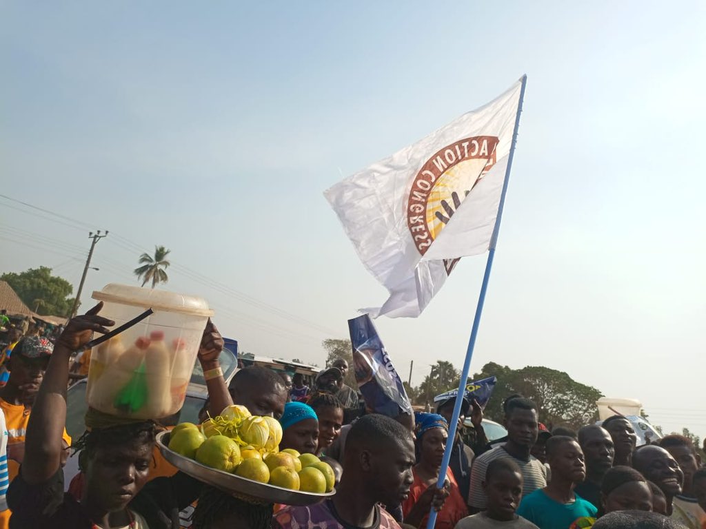 sowore's tweet photo. PHOTONEWS; Live in Makurdi! #TakeItBack #SoworeMagashi2023 #WeCantContinueLikeThis https://t.co/gDJ4UpAHHQ