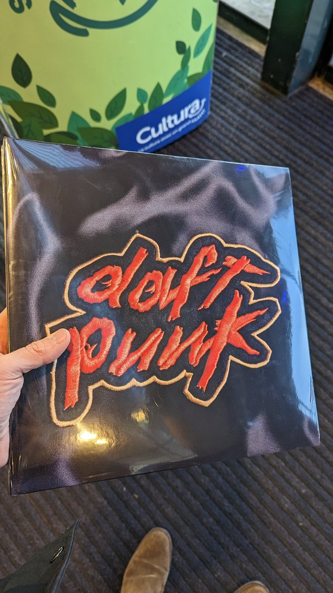 SharLeeRGB's tweet image. Trop content qu&apos;il ait enfin été réédité 🤩🤩🤩 #DaftPunk #Homeworks