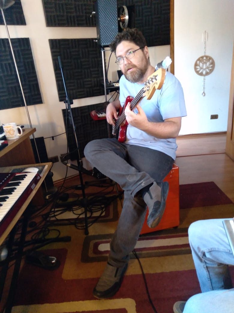 matmeyer85's tweet photo. Acabo de llegar de grabar bajos y percusiones para el disco de MI VIEJA. Si, leyeron bien, mi mamá de 7X años compuso un EP. La historia es increíble y acá se las cuento: https://t.co/FZrFtydpva