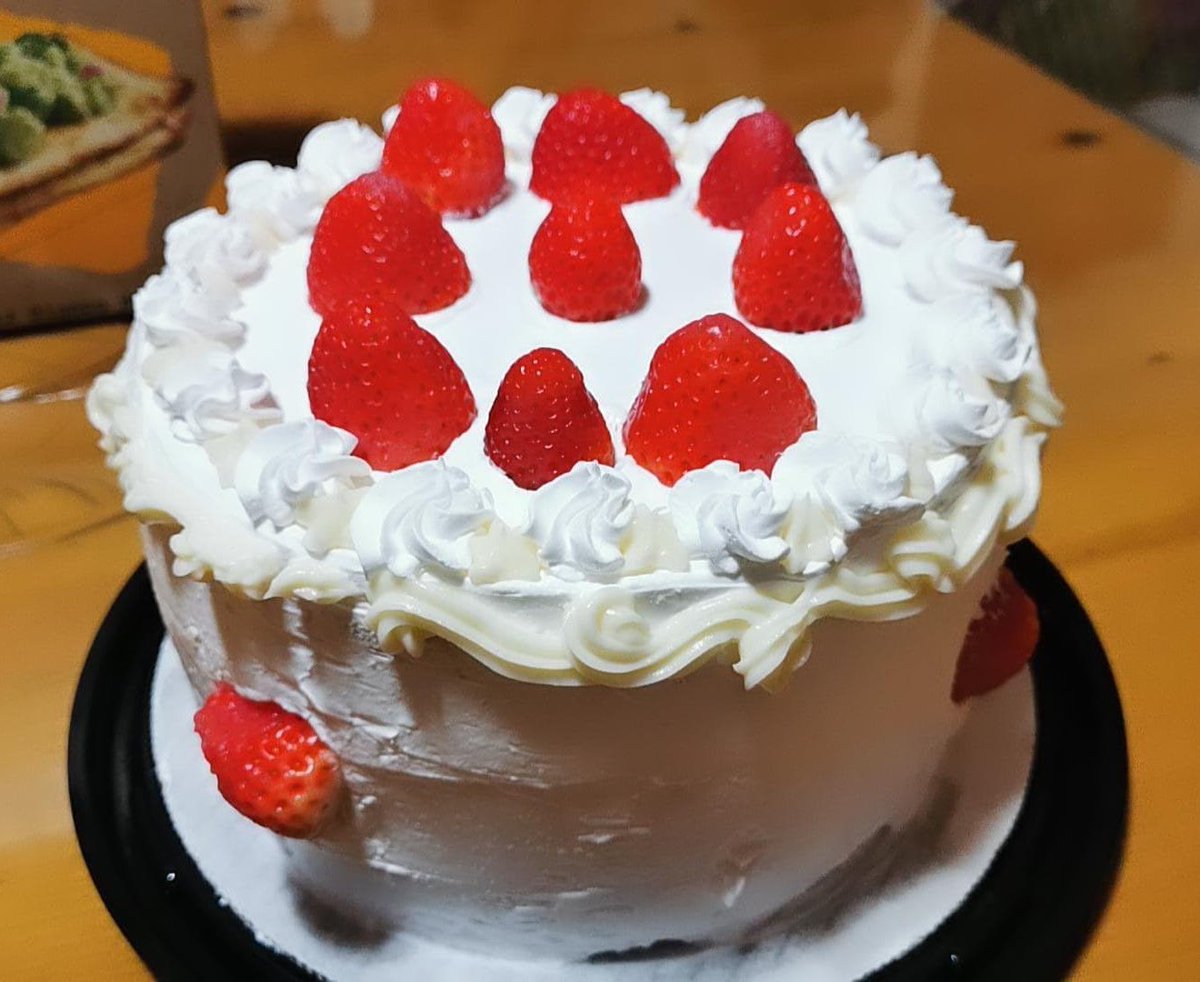 ObsidianGremory's tweet photo. Mi pastel de cumpleaños 💖
Lo hice yo misma con fresas frescas, chantilly y queso crema, es uno de los más ricos que he hecho y estoy orgullosa de ello😋🥂
#cake #cakedesigning #aesthetic #birthdaycake https://t.co/lFfhrn0L9V
