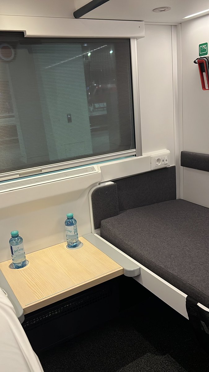 Anstatt wie sonst mit dem Flugzeug geht es heute mal mit dem Nachtzug von Wien zurück nach Hamburg #nightjet #nachtzug #wien #hamburg