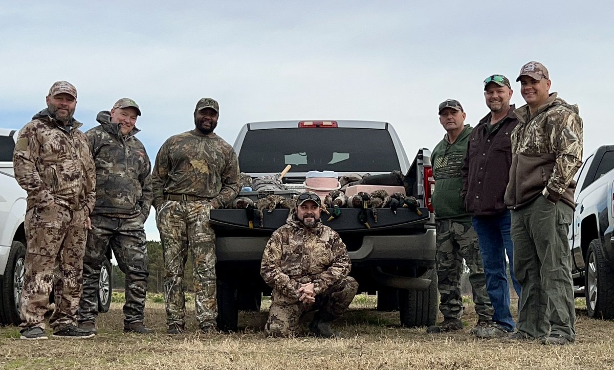 HuntsofHonor's tweet photo. We cannot say enough about our friends at the Black River Hunt Club! This place sets the bar real high and makes your expectations different. You need to experience this club to truly appreciate them. #veterans #firstresponders  #army #navy #usmc #airforce #coastguard https://t.co/x6hRKCKelL