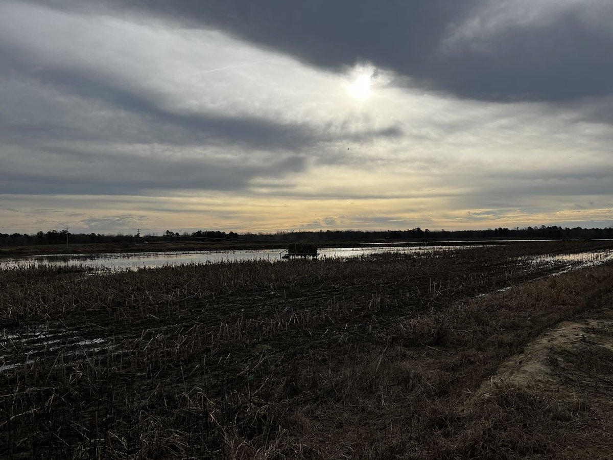 HuntsofHonor's tweet photo. We cannot say enough about our friends at the Black River Hunt Club! This place sets the bar real high and makes your expectations different. You need to experience this club to truly appreciate them. #veterans #firstresponders  #army #navy #usmc #airforce #coastguard https://t.co/x6hRKCKelL