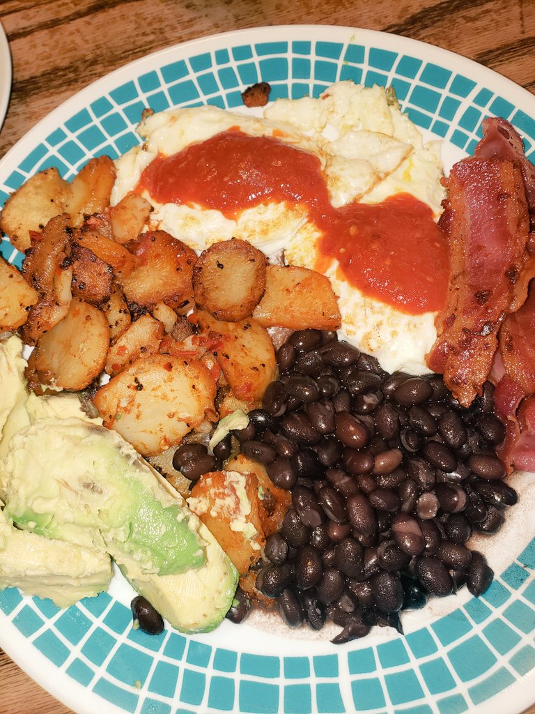 #SaturdayMorning breakfast en mi casa for #MiGenteBonita. So thankful for weekends when we can slow down and enjoy each other's company. #Food #Foodie #FoodIsUniversal