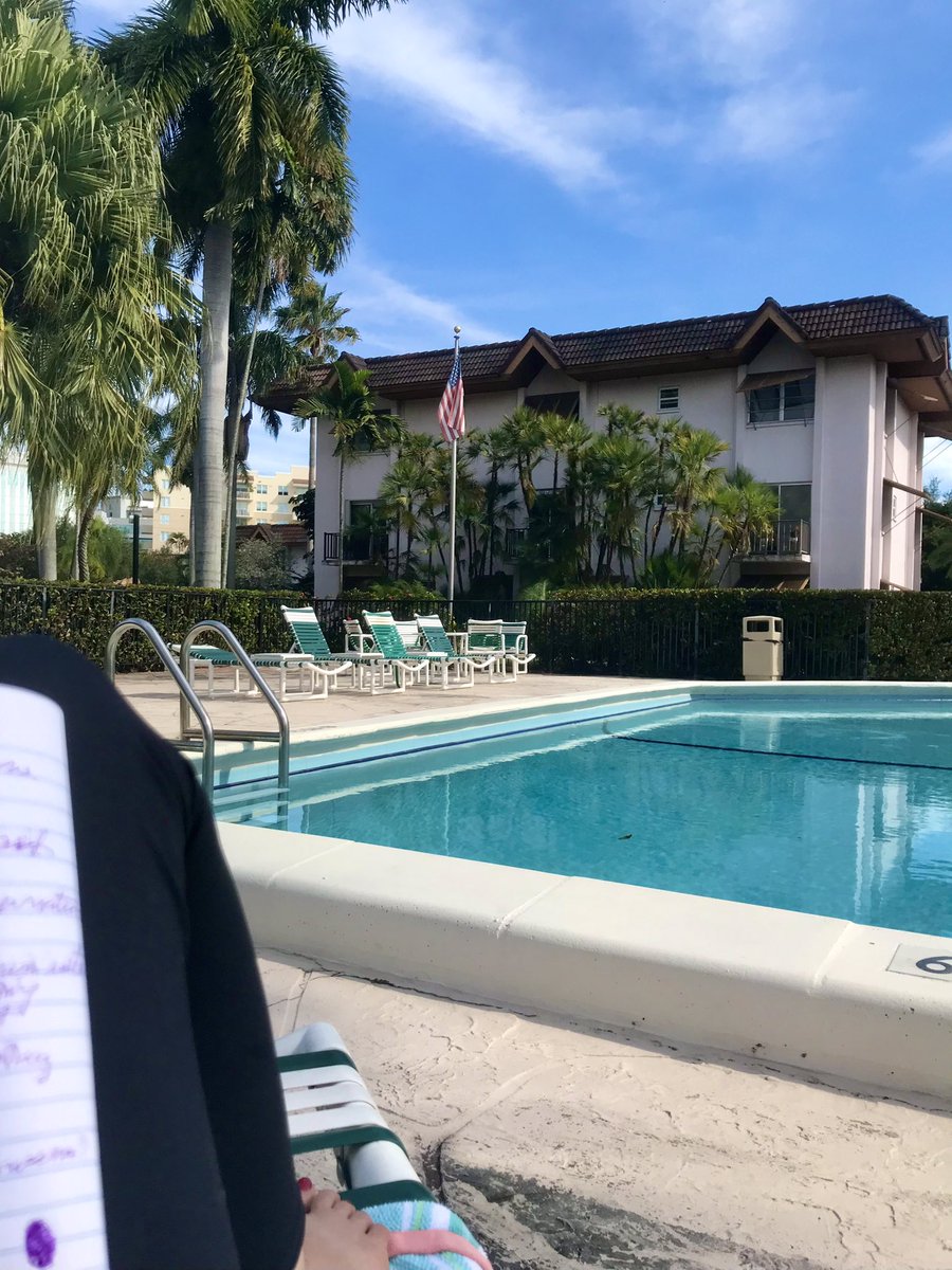 supermari1_'s tweet image. Gm frens ☀️ Journaling on a beautiful day in Miami 💙 So important to pay attention to our thoughts &amp;amp; reset old programing that drives our subconscious but no longer serves a purpose. Focus on growth &amp;amp; highest good. Happy Saturday 💛 #lovemindset #miamiwinter #2023reset