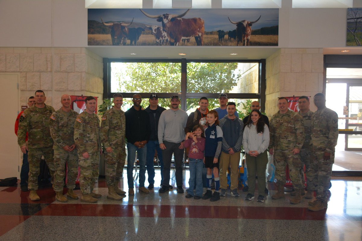 36thENBDE's tweet image. Welcome home!

For the past 9 months, our 81st Construction Management Team has been deployed to Kuwait as the forward directorate for Army Central.  Nothing but great work from these Soldiers, and we are happy to have them back!

#StayRugged #StayReady

@iii_corps @USAEnReg