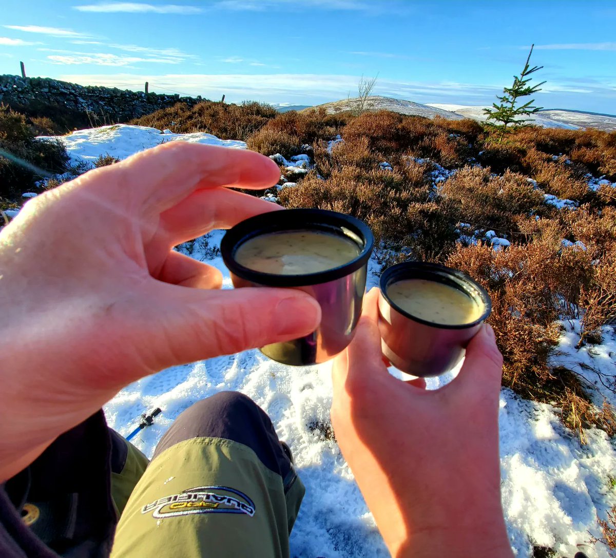 blonde_on_bikes's tweet photo. Walked 9.5 miles over #Williamhope to 3B and #Yair @Sedgeburn
Enjoyed some hot soup 🥣🥖 on the #SUW with some amazing views over the valleys☀️❄️
#ThreeBrethren #tweedvalley #yarrowvalley #scottishborders
#snowyhills #tweedvalleyforest
#lunchwithaview https://t.co/PXm0XjmyvQ