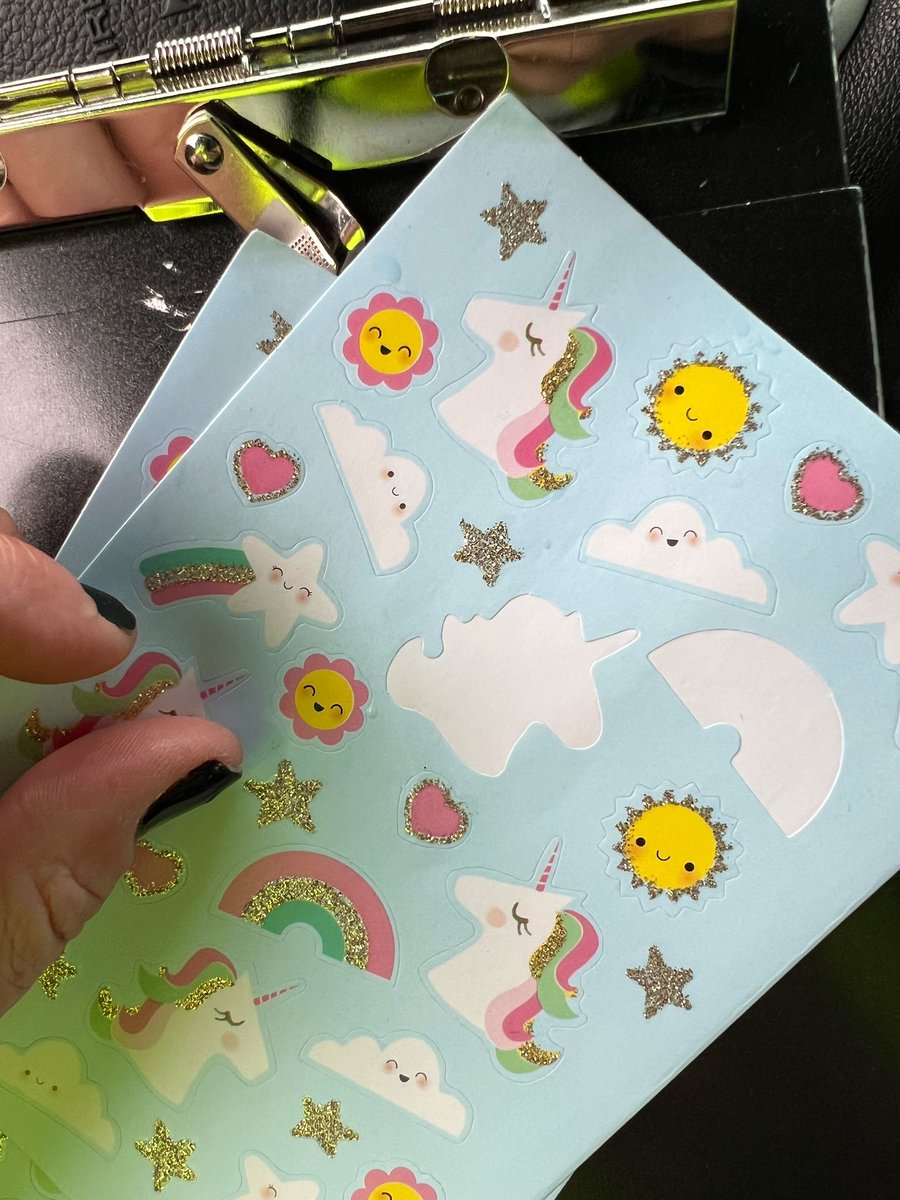 BeyondThePost's tweet photo. some unicorns and rainbows 🌈 were handed out already today…
Yes, the parent got a ticket, but the kids scored on the stickers. #MakinItWork #RoadSafety #KidsRule #BacktoTraffic👮🏼 https://t.co/H4SL22py4D