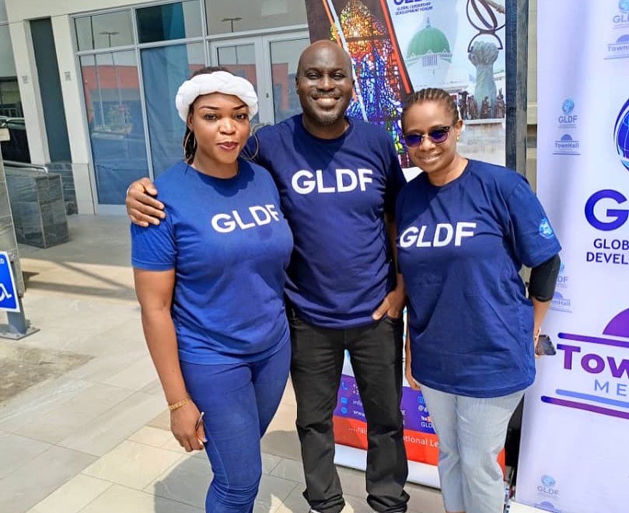 bjfadase1's tweet photo. Had a fulfilling 🤗 time joining other @gldf_nigeria team and volunteers in carrying out a PVC DRIVE at City Mall, Lekki.
Encouraging shoppers to get their PVC’s, Plan to vote and ans FAQ’s about upcoming elections.
PVC collections ends 29th Jan 2023
#gldfpvcdrive https://t.co/rAHFnNDPWl