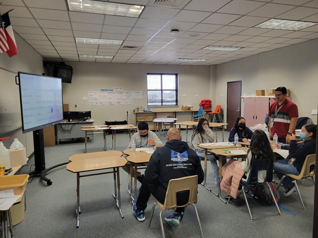 RCHighlyFavored's tweet image. Nothing like Saturday Bootcamp with our students #SmallGroupInstruction #KinestheticLearning @AliefISD @HolubMiddle