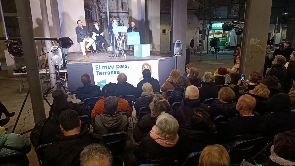 miriamcasaramon's tweet photo. A la inauguració del nou local de @juntsxterrassa_ amb la candidata @mlluisvall la MH Presidenta @LauraBorras i el Conseller @jorditurull
#Terrassa #JuntsperTerrassa https://t.co/5pSGVss1co