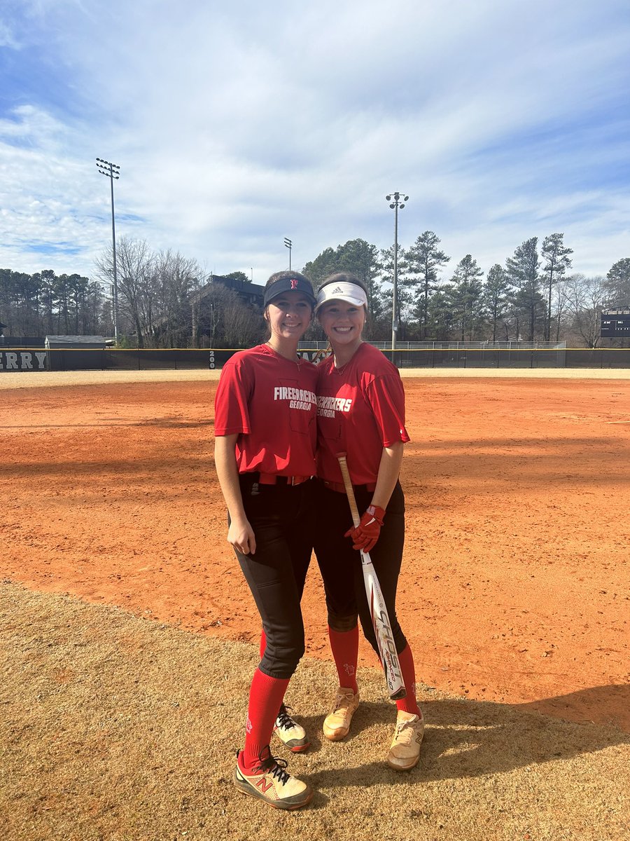 So excited to be back! Lovin this perfect practice weather. Looking forward to this upcoming season!! @FCGAGroves_2025 <a href="/UGACoachTony/">Tony Baldwin</a>
