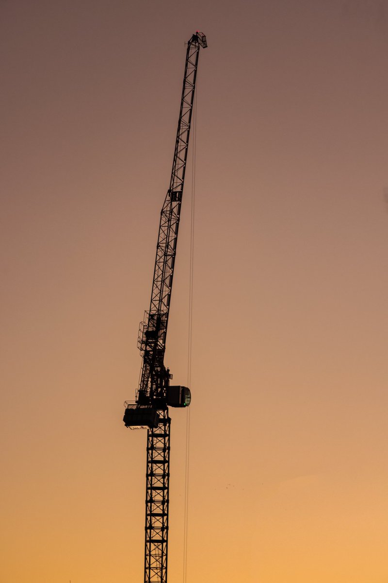 Took this yesterday on my walk back to the car after going into #cardiff just happened to glance up and the skyline to see the sky lit up with these gorgeous sunset colours and silhoutting this crane

#Wales #ThePhotoHour #welshphotography #amateurphotography #art #ukpotd