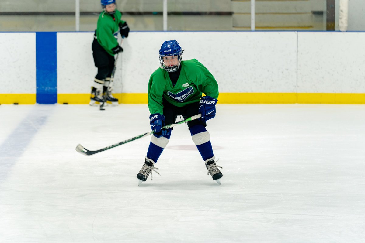 NorthVanMHA's tweet photo. Ready positions ✅

#hockey #vancouverhockey #hockeyskill #welovehockey #skillsforlife #northvanMHA #nvmha #icehockey #hockeyplayers #vancouver #northvan #northvanhockey #vancouvergame #practice #minorhockey #sports #icehockeylife https://t.co/nJqB5iIFtS