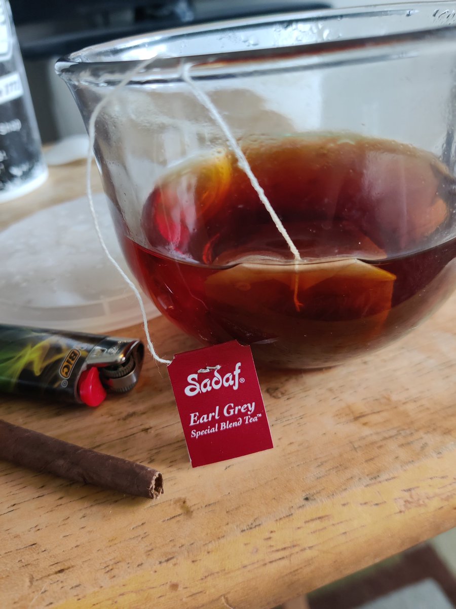 MoonlitMikeraaa's tweet photo. Yoooooooo this is the best Earl Grey tea I've ever had in my LIFE 🤩

Randomly discovered when there was a bag mixed in with the tea at my airbnb. It called out to me and I understand why I felt drawn to bring it home with me omgggg
#SadafTea #TeaTime https://t.co/Ownw44JGW7
