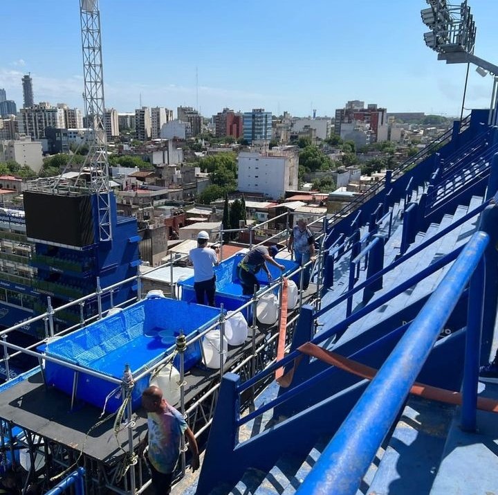 Jorge_Tiburon's tweet photo. Esta semana dije que se pusieran albercas en el Pirata Fuente aprovechando la Remodelación" y se rieron. 🤣 En Argentina me escucharon Y ya le pusieron a la Bombonera. 😄😇⚽️🏴‍☠️ https://t.co/Y86xFJxzr9