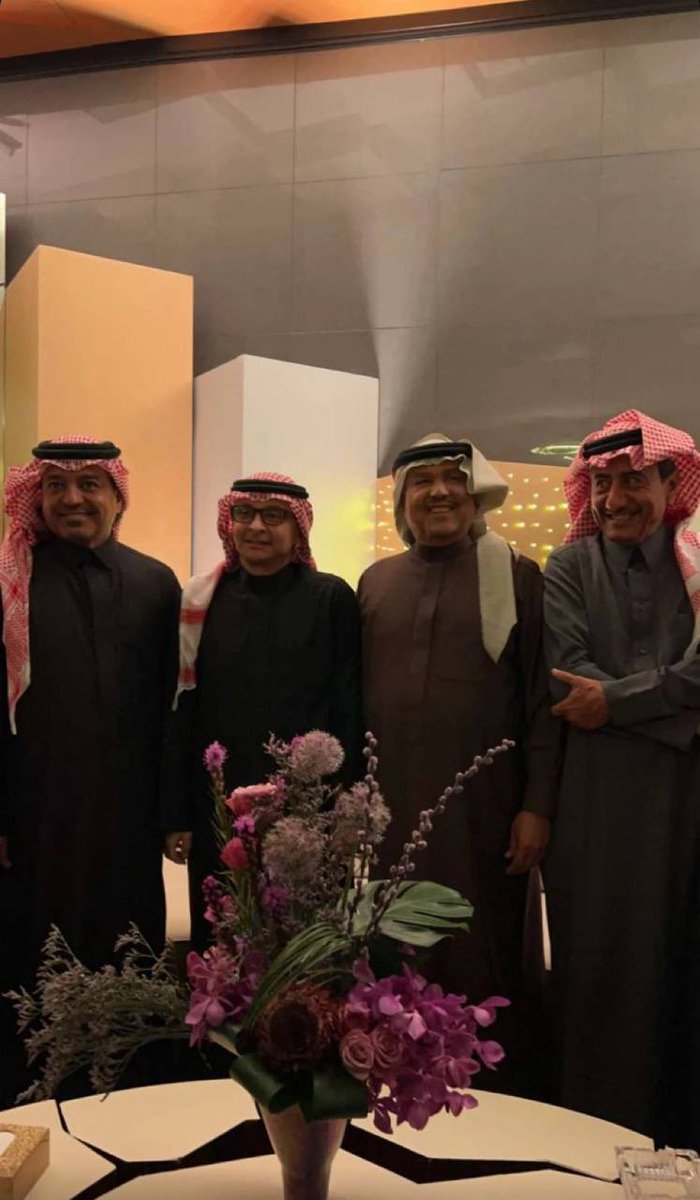trf955's tweet photo. لا خلا ولا عدم ❤️❤️
@RashedTV #JoyAwards https://t.co/eBgOoEXQRG