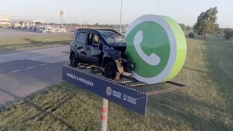 yasalebanon's tweet image. حملة معبرة عن مخاطر استعمال التطبيقات اثناء القيادة ….