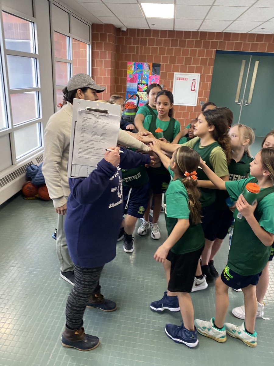 Lanaaa_Lopez's tweet photo. My girls make me proud! #basketball #elementaryschoolsports #greenegators https://t.co/GXmHPj0Ugf