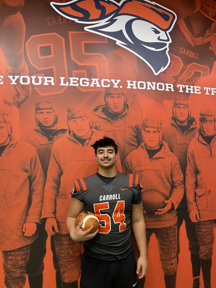 EddieValdes_24's tweet photo. After a great visit today at @piofootball I am blessed to receive an official roster spot to continue my football career! Thank you @CoachBuddah and @CoachHolleyCU for having me at campus! @CoachBigPete @PrepRedzoneIL @HarlemHuskiesFB https://t.co/az8SRmMXM5