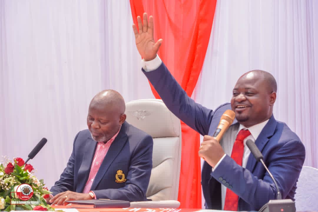 drjckisoni's tweet image. L&apos;#OBJECTIF150ELUS du Sg @BillyKambale1 doit être pris très au sérieux. Après la #redynamisation et l&apos;#implantation du parti sur toute la RDC just après sa nomination suivie de la #KAMERHISATION alors que les autres partis étaient distraits, la vague d&apos;enrolement populaire (1)