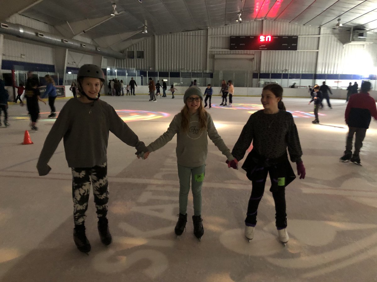 What a turnout at <a href="/OaktonESPTA/">OaktonElementary PTA</a>’s Skate Night last night!! ⛸ <a href="/Oakton_ES/">Oakton ES</a>