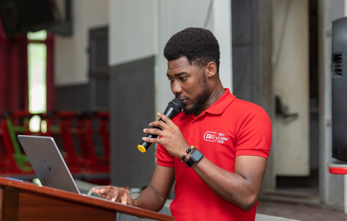 ObuasiSrc's tweet photo. Earlier today, the director and staff of @ElearningKnust centre KNUST had a session with our freshers. 
The team helped the freshers with the procedures on how to log in and use the virtual class on the student’s portal and how to submit assignments online as well. https://t.co/TgB4z1GYBs