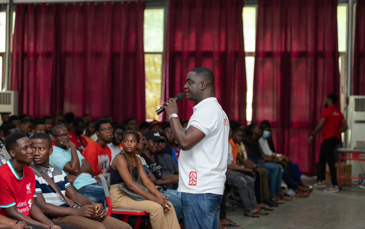 ObuasiSrc's tweet photo. Earlier today, the director and staff of @ElearningKnust centre KNUST had a session with our freshers. 
The team helped the freshers with the procedures on how to log in and use the virtual class on the student’s portal and how to submit assignments online as well. https://t.co/TgB4z1GYBs