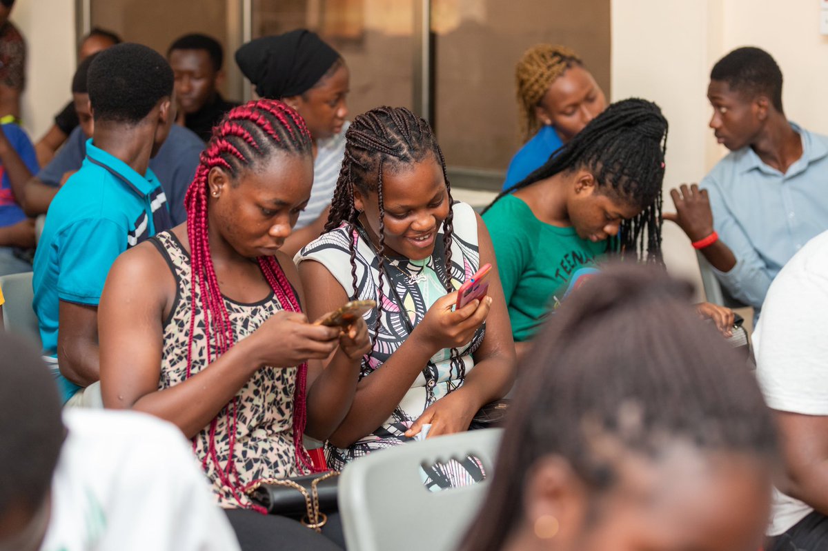 ObuasiSrc's tweet photo. Earlier today, the director and staff of @ElearningKnust centre KNUST had a session with our freshers. 
The team helped the freshers with the procedures on how to log in and use the virtual class on the student’s portal and how to submit assignments online as well. https://t.co/TgB4z1GYBs