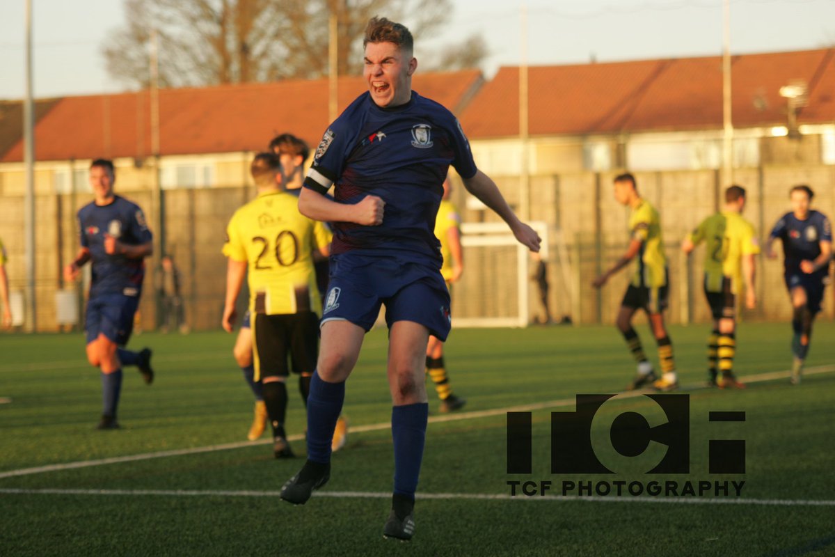 PhotographyTcf's tweet photo. Superb 2nd half from what I saw today from @BridRovers be great if you can drop me a message and I can sort a bit of a report out for @BloomersEric @BridFreePress some good players on show #football #3g #notfrozen https://t.co/4BHBA9fhoT