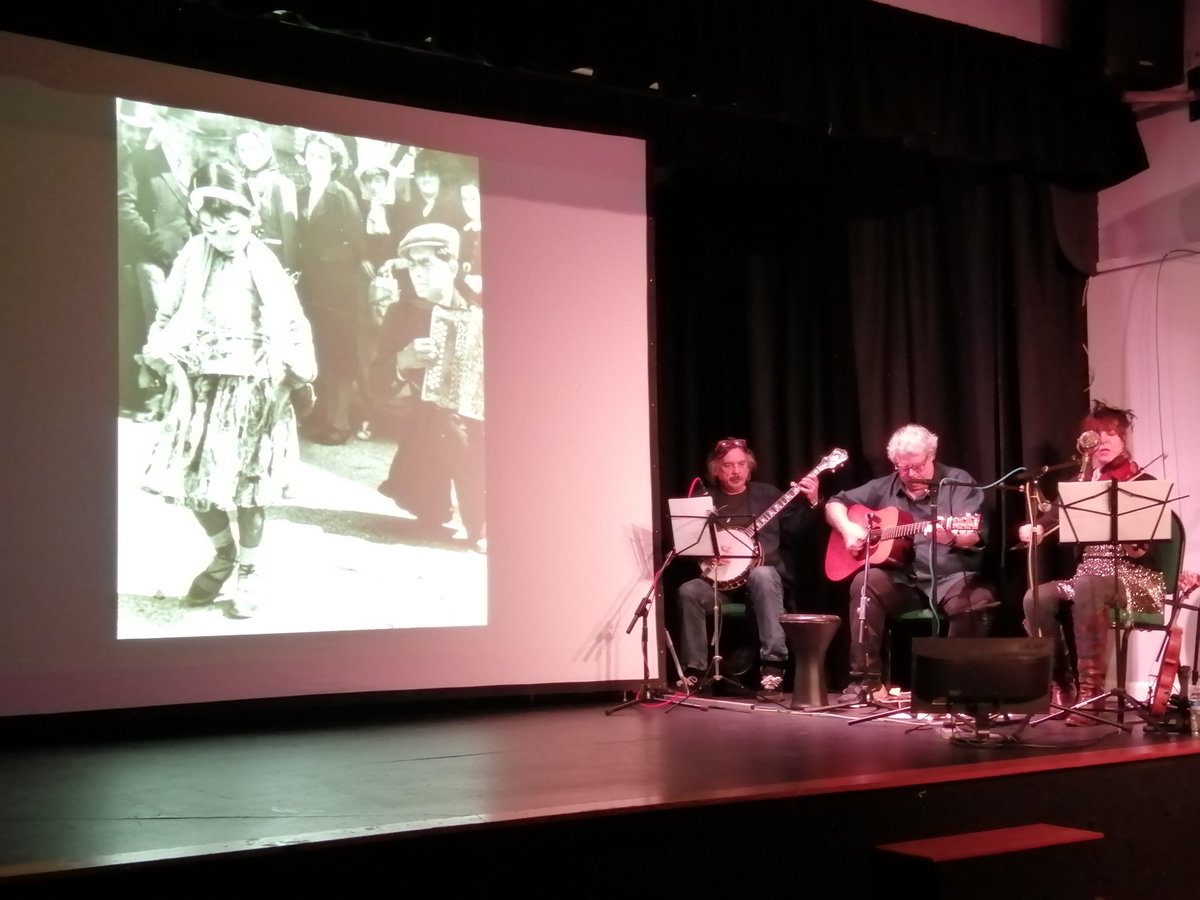 Sonic Silents are up and running at Winterborne Stickland. Many thanks to the intrepid audience for braving floods and ice to get here. @sonicsilents @Artsreach <a href="/Ruraltouring/">NRTF Rural Touring</a>