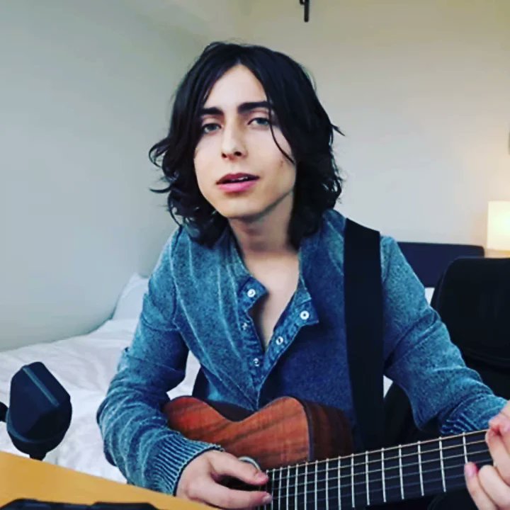 MarinavRooyen's tweet photo. Live 109!! First live back in Toronto... Good vibes, great music and conversation, enjoy the filming of Season 4 @AidanRGallagher , thank you for always making us smile #aidangallagher #bestmodsever #SaturdayVibes #Toronto #thisishome #thisisfamily https://t.co/fDpu7COj4g