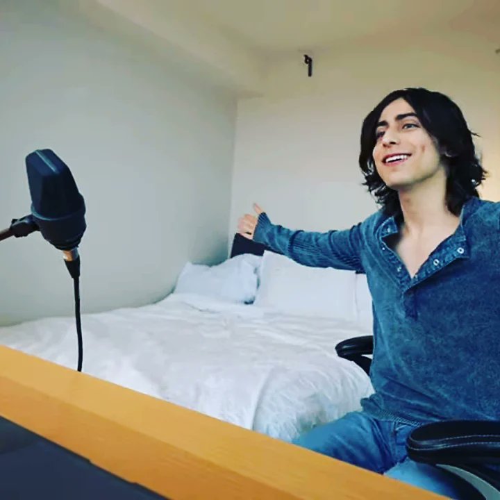 MarinavRooyen's tweet photo. Live 109!! First live back in Toronto... Good vibes, great music and conversation, enjoy the filming of Season 4 @AidanRGallagher , thank you for always making us smile #aidangallagher #bestmodsever #SaturdayVibes #Toronto #thisishome #thisisfamily https://t.co/fDpu7COj4g