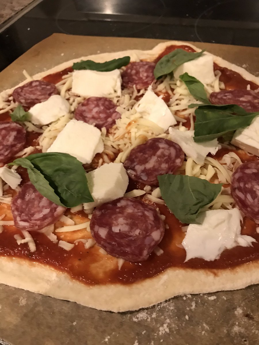 DanPaulDanPaul's tweet image. Made some pizza innit. #shef