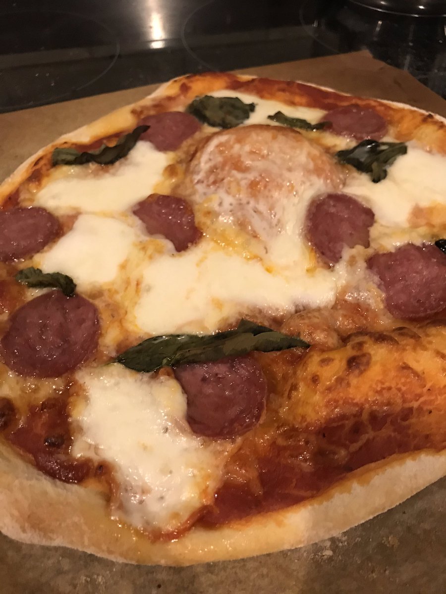DanPaulDanPaul's tweet image. Made some pizza innit. #shef