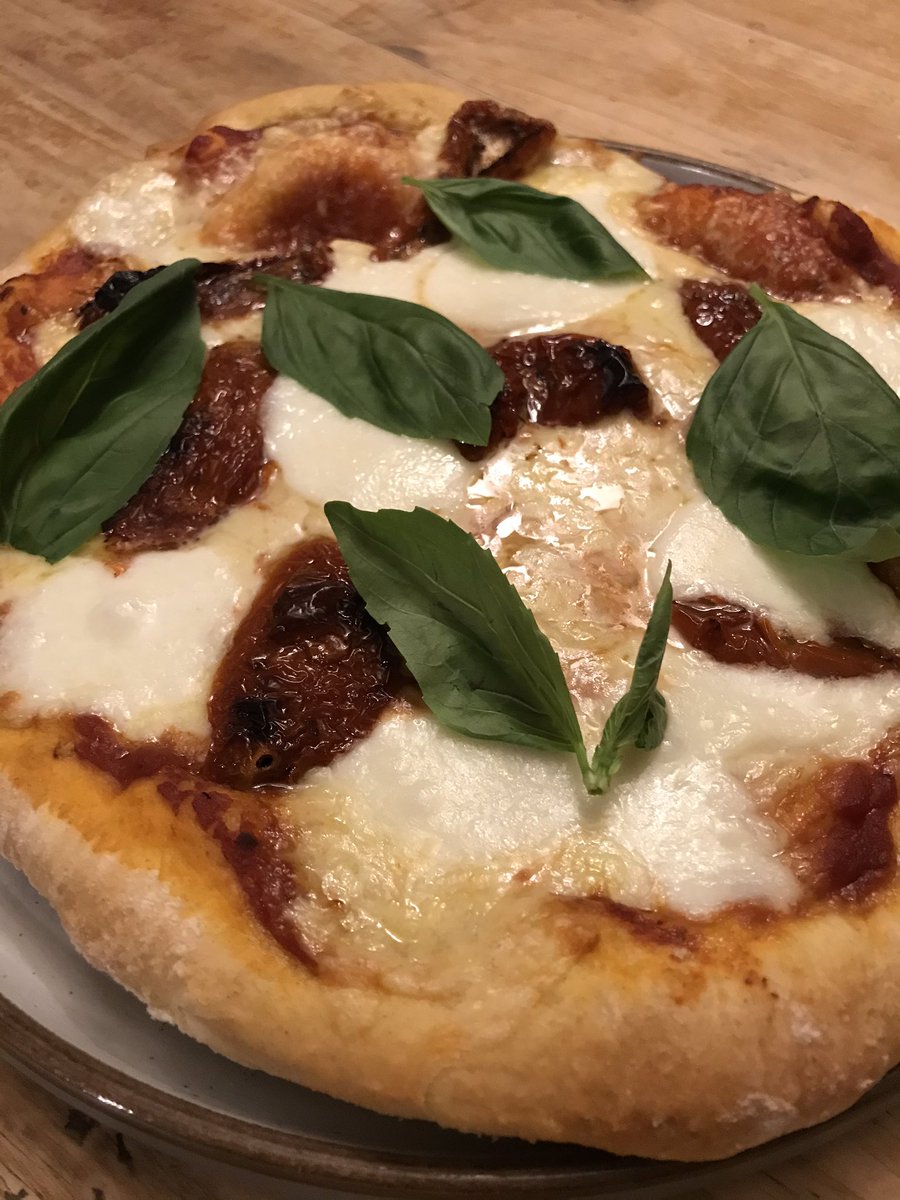 DanPaulDanPaul's tweet image. Made some pizza innit. #shef