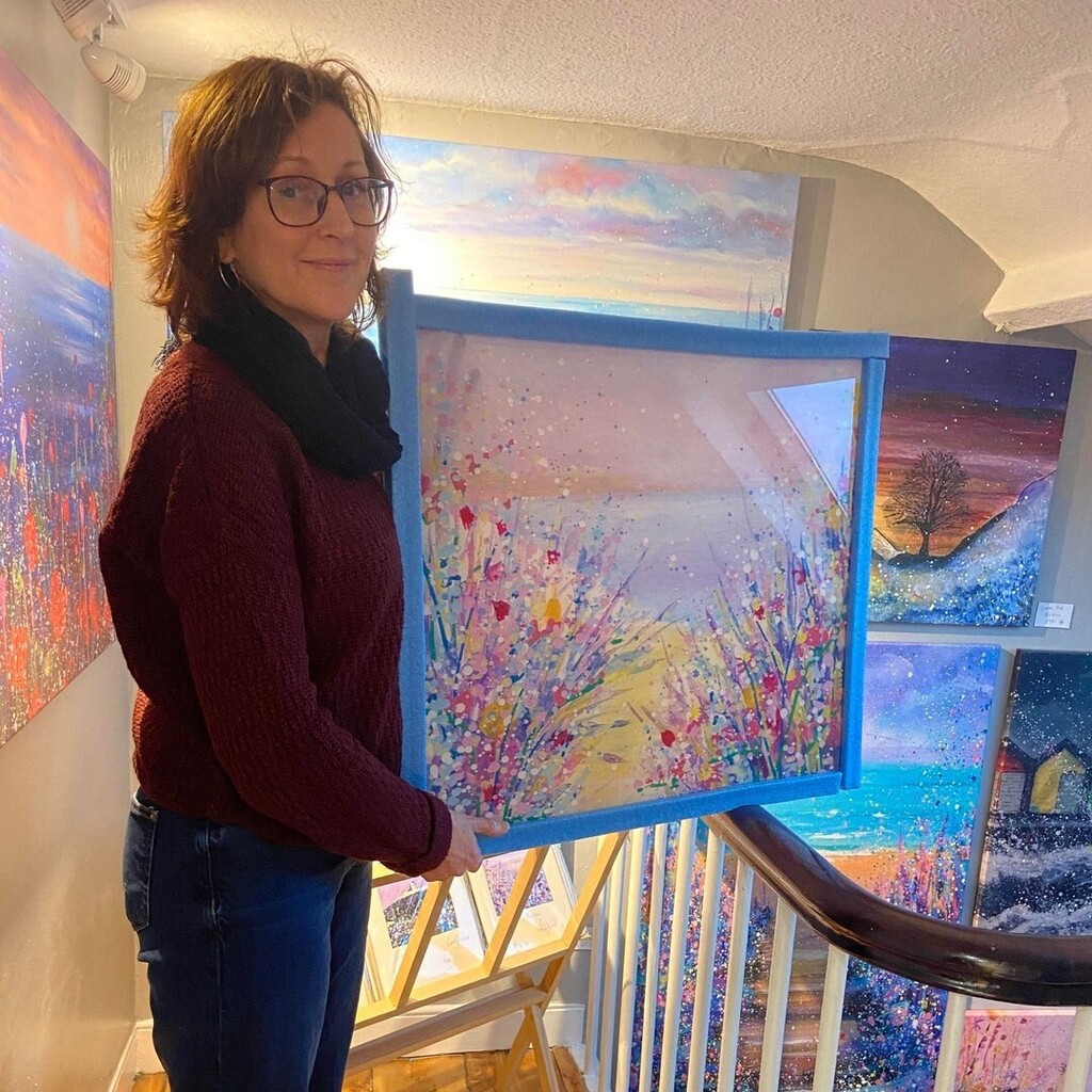 emilywardartist's tweet photo. Here I am dangling a heavy piece of glass splashback over the balcony!
Available in sizes to suit your space with lots of options of artwork too. Get in touch with me before I drop this!
#splashback #splashbackideas #kitchenideas https://t.co/VWTWSjp5IC https://t.co/OqK7jKOIBS
