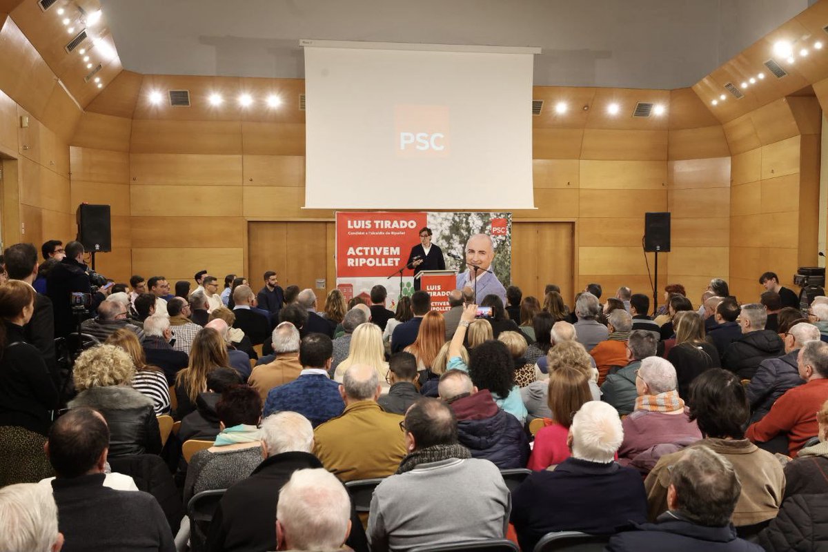 salvadorilla's tweet photo. 🌹 Aquesta tarda he acompanyat @LLmtirado en la seva presentació com a candidat del @PSCRIPOLLET a l'alcaldia. Després de 8 anys, el PSC és l'única alternativa a l'actual govern. Ripollet necessita un canvi per avançar i donar resposta als problemes de la gent.
#ActivemRipollet https://t.co/fgvmYRxFrf